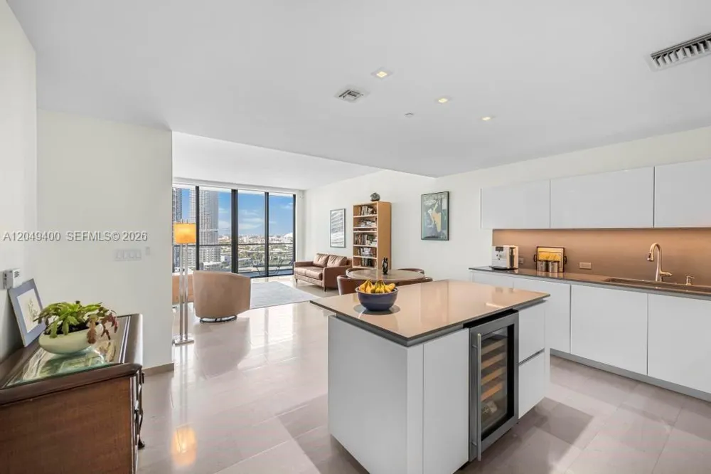 68 SE 6th St #1710 Miami, FL 33131