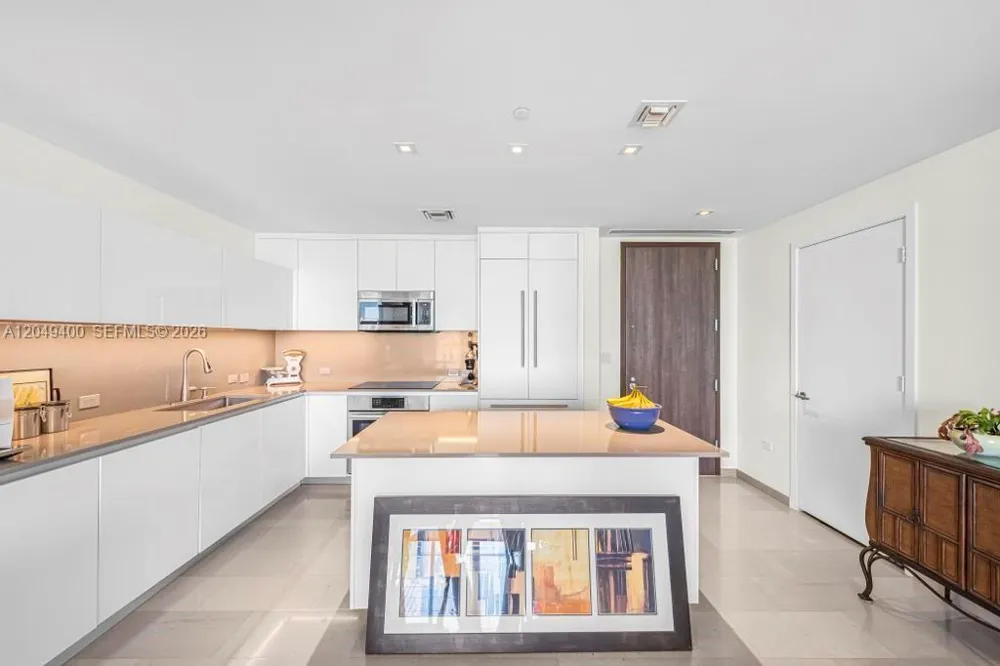 68 SE 6th St #1710 Miami, FL 33131