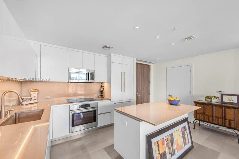 68 SE 6th St #1710 Miami, FL 33131