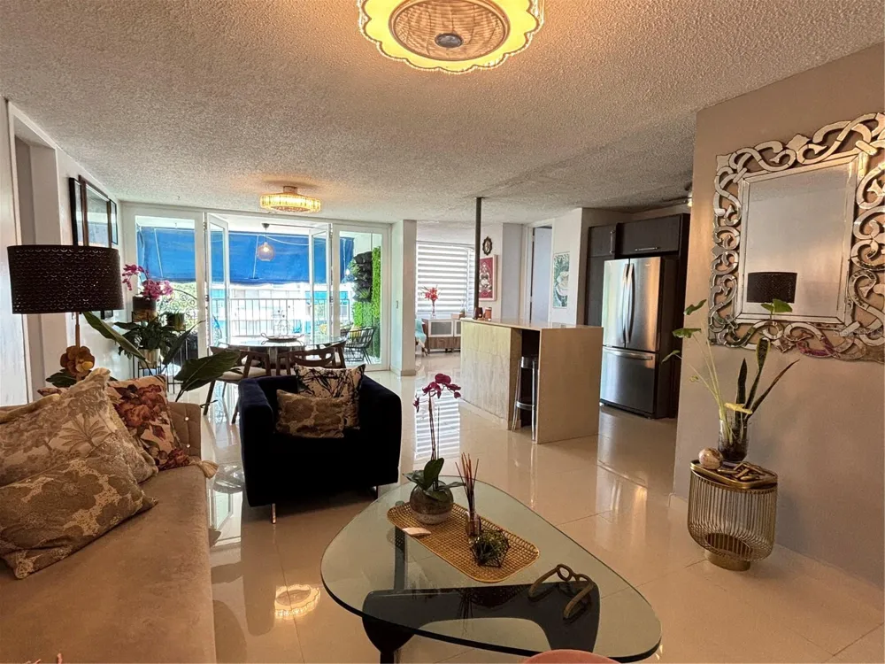 1248 AV. LUIS VIGOREAUX #8 Guaynabo, PR 00966