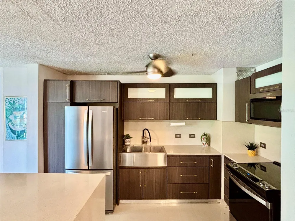 1248 AV. LUIS VIGOREAUX #8 Guaynabo, PR 00966