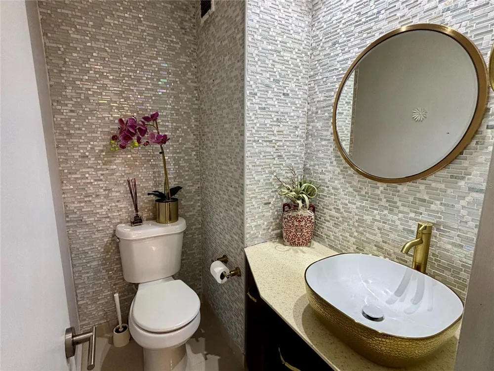 1248 AV. LUIS VIGOREAUX #8 Guaynabo, PR 00966