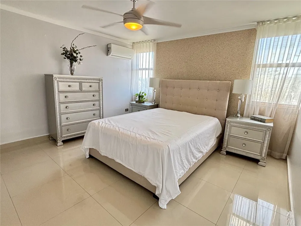 1248 AV. LUIS VIGOREAUX #8 Guaynabo, PR 00966