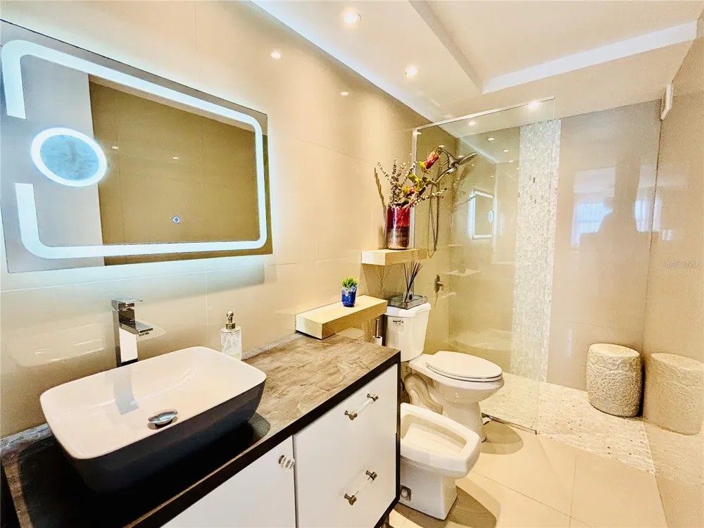 1248 AV. LUIS VIGOREAUX #8 Guaynabo, PR 00966