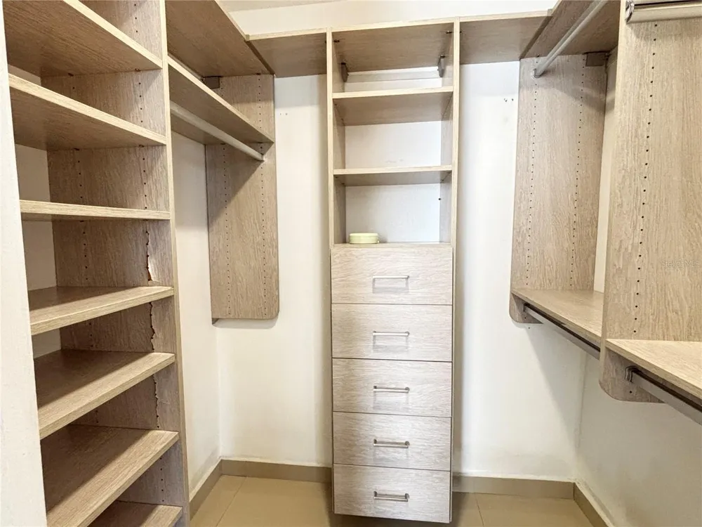 1248 AV. LUIS VIGOREAUX #8 Guaynabo, PR 00966
