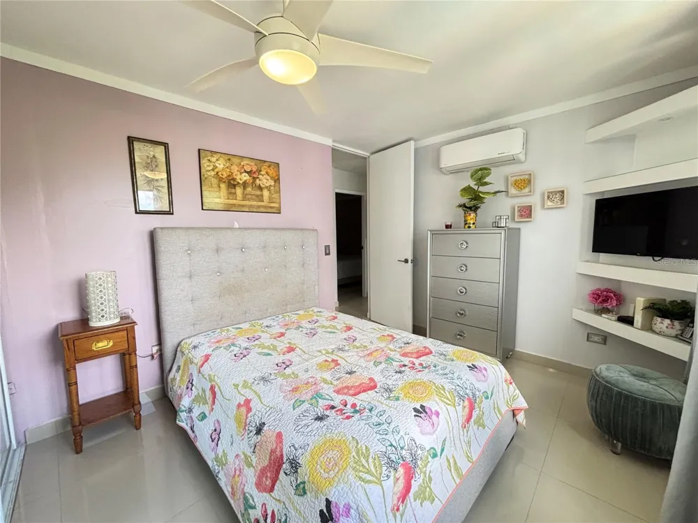 1248 AV. LUIS VIGOREAUX #8 Guaynabo, PR 00966