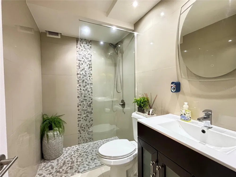 1248 AV. LUIS VIGOREAUX #8 Guaynabo, PR 00966