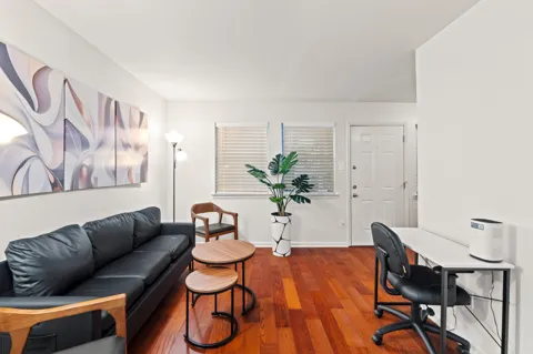 1110 W 22nd Street #2