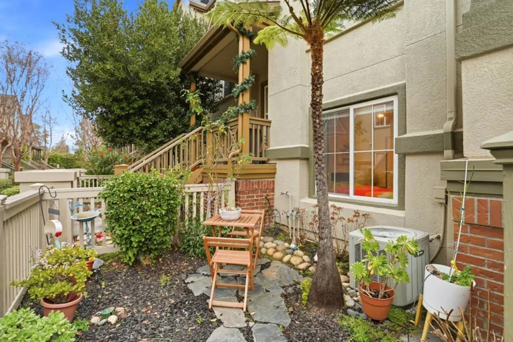 70 Towne Circle Mountain View, CA 94040