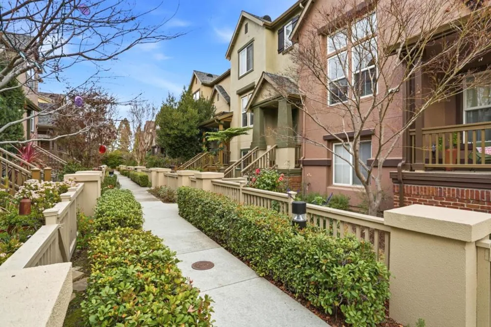 70 Towne Circle Mountain View, CA 94040