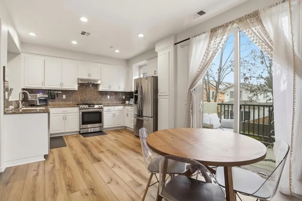 70 Towne Circle Mountain View, CA 94040