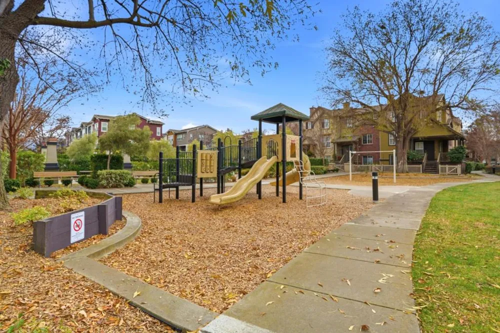 70 Towne Circle Mountain View, CA 94040