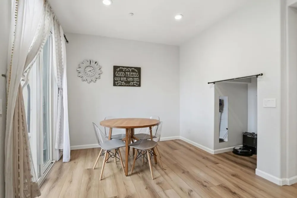 70 Towne Circle Mountain View, CA 94040