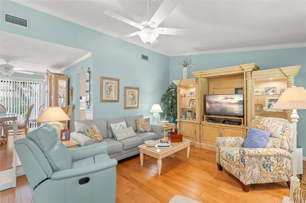 4562 FOREST WOOD TRAIL #15 Sarasota, FL 34241