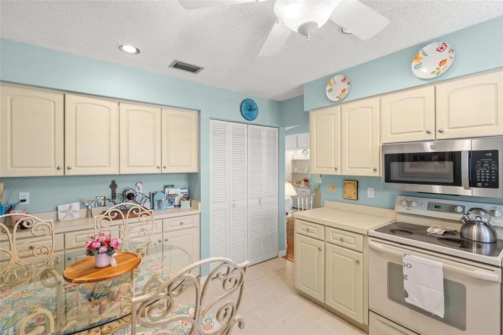 4562 FOREST WOOD TRAIL #15 Sarasota, FL 34241