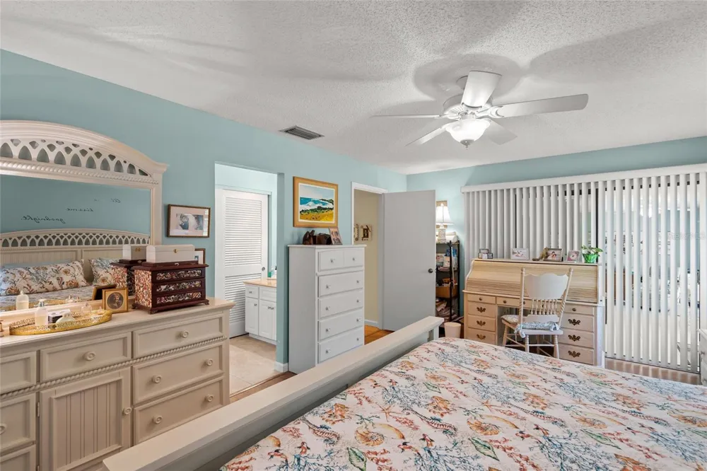 4562 FOREST WOOD TRAIL #15 Sarasota, FL 34241