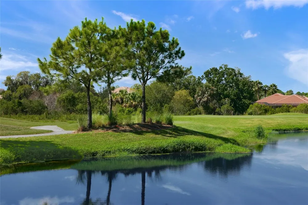 4562 FOREST WOOD TRAIL #15 Sarasota, FL 34241
