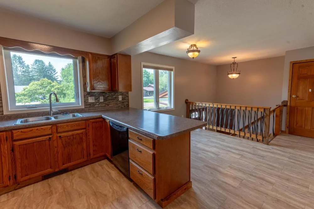 512 Pinetree Drive Perham, MN 56573