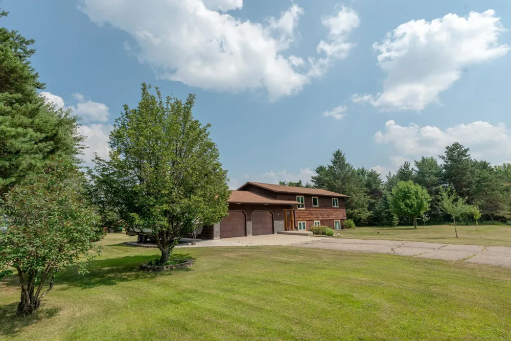 512 Pinetree Drive Perham, MN 56573