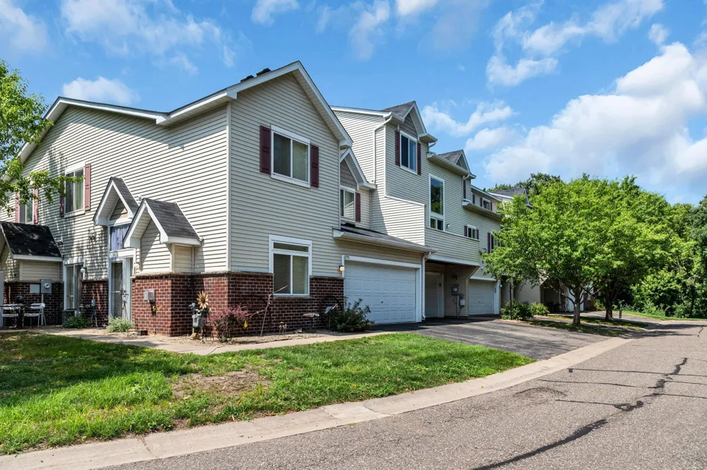 6766 Meadow Grass Lane S Cottage Grove, MN 55016
