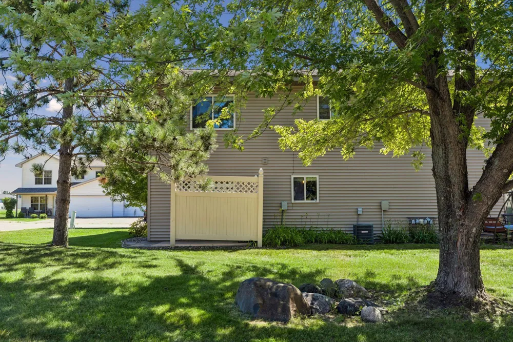 402 Sierra Place Roberts, WI 54023