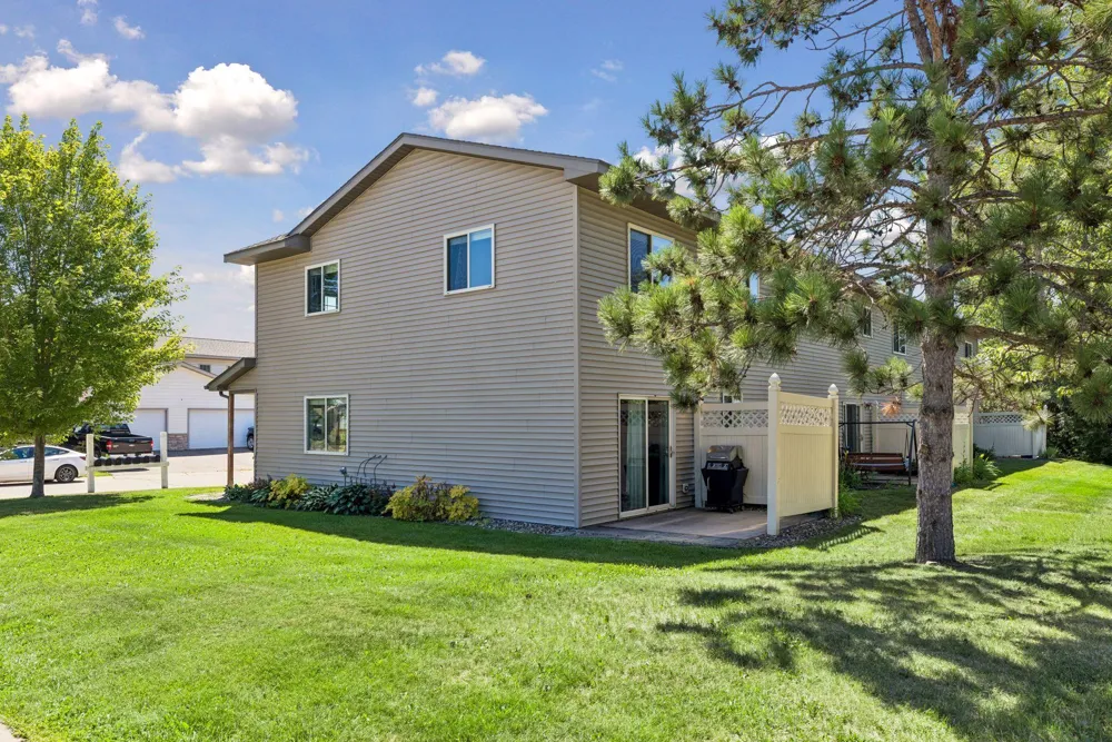 402 Sierra Place Roberts, WI 54023