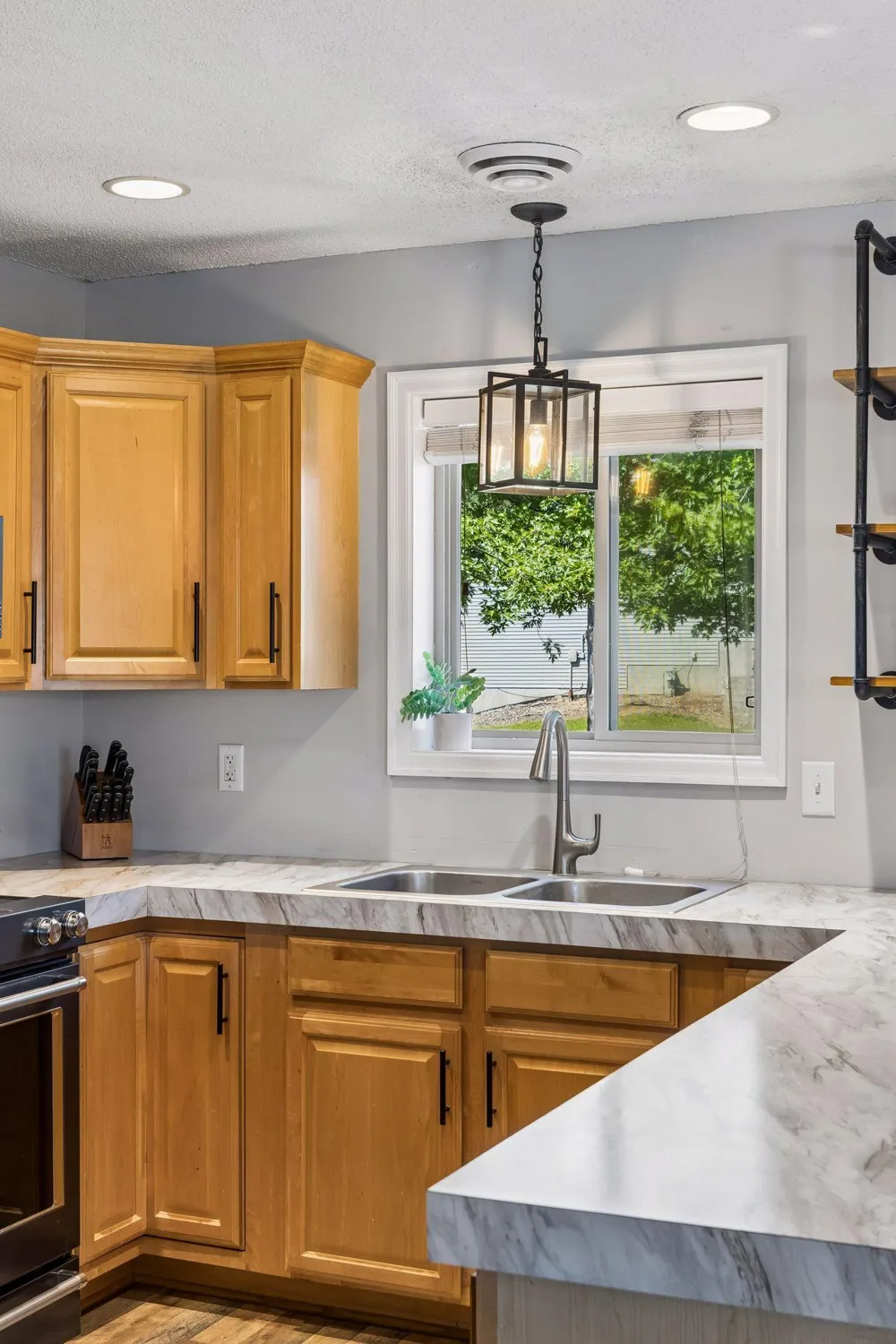 402 Sierra Place Roberts, WI 54023