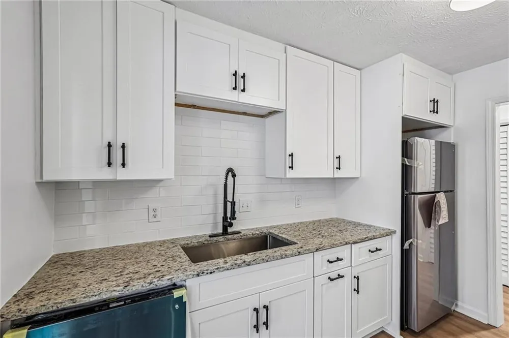 1001 Lake Pointe Circle Roswell, GA 30075