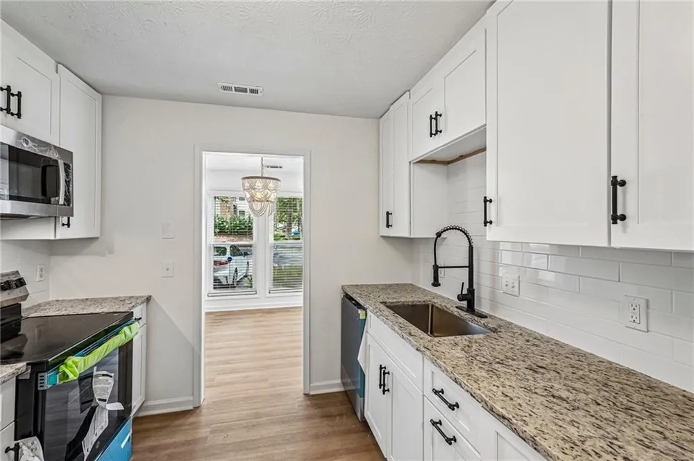 1001 Lake Pointe Circle Roswell, GA 30075