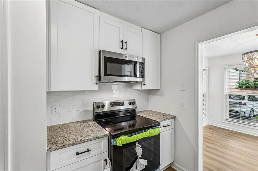 1001 Lake Pointe Circle Roswell, GA 30075