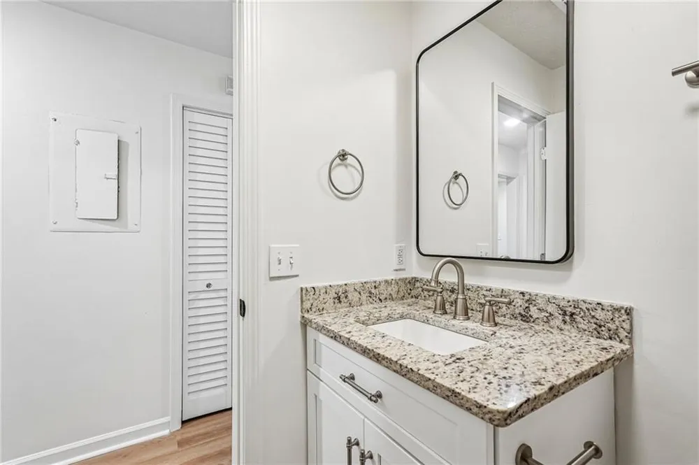 1001 Lake Pointe Circle Roswell, GA 30075