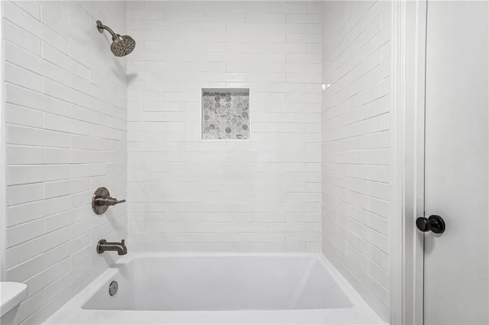 1001 Lake Pointe Circle Roswell, GA 30075