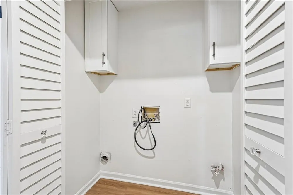 1001 Lake Pointe Circle Roswell, GA 30075