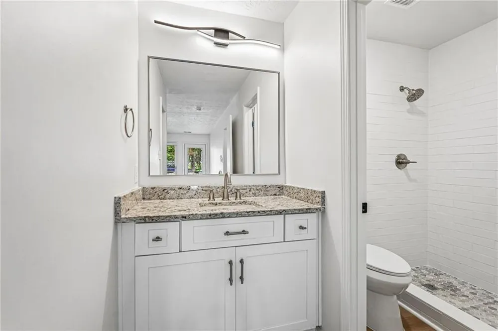 1001 Lake Pointe Circle Roswell, GA 30075