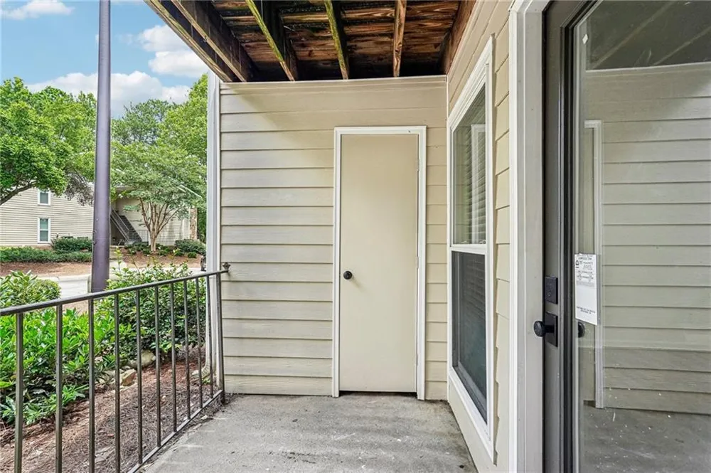 1001 Lake Pointe Circle Roswell, GA 30075