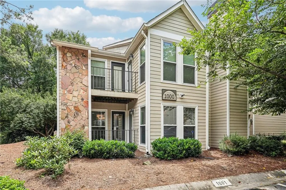 1001 Lake Pointe Circle Roswell, GA 30075