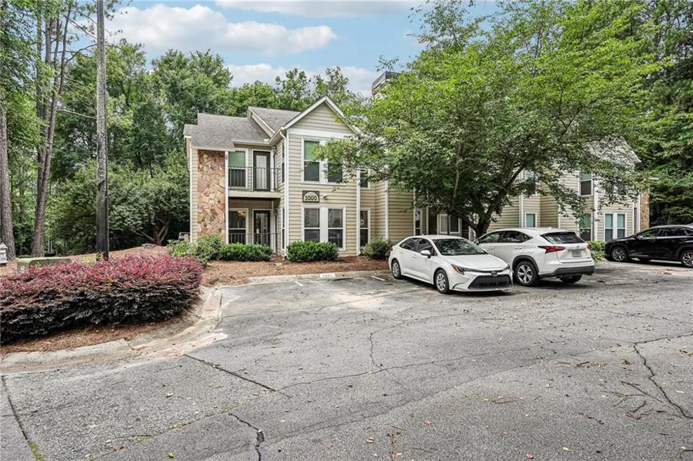 1001 Lake Pointe Circle Roswell, GA 30075