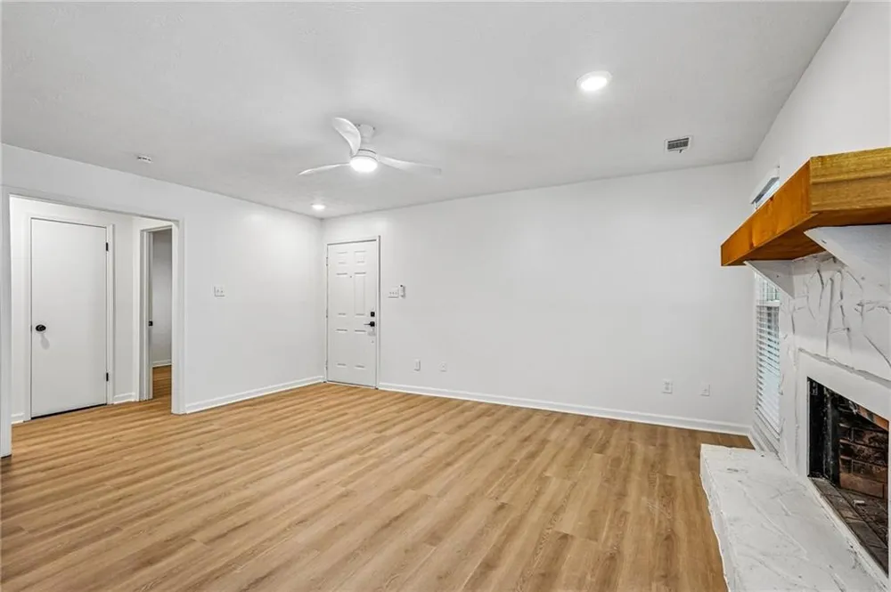 1001 Lake Pointe Circle Roswell, GA 30075