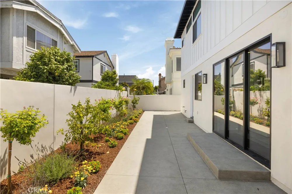 2217 Bataan Road #B Redondo Beach, CA 90278