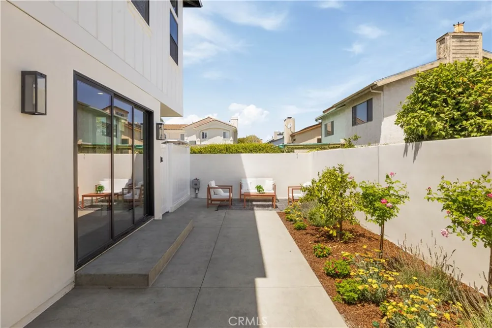 2217 Bataan Road #B Redondo Beach, CA 90278