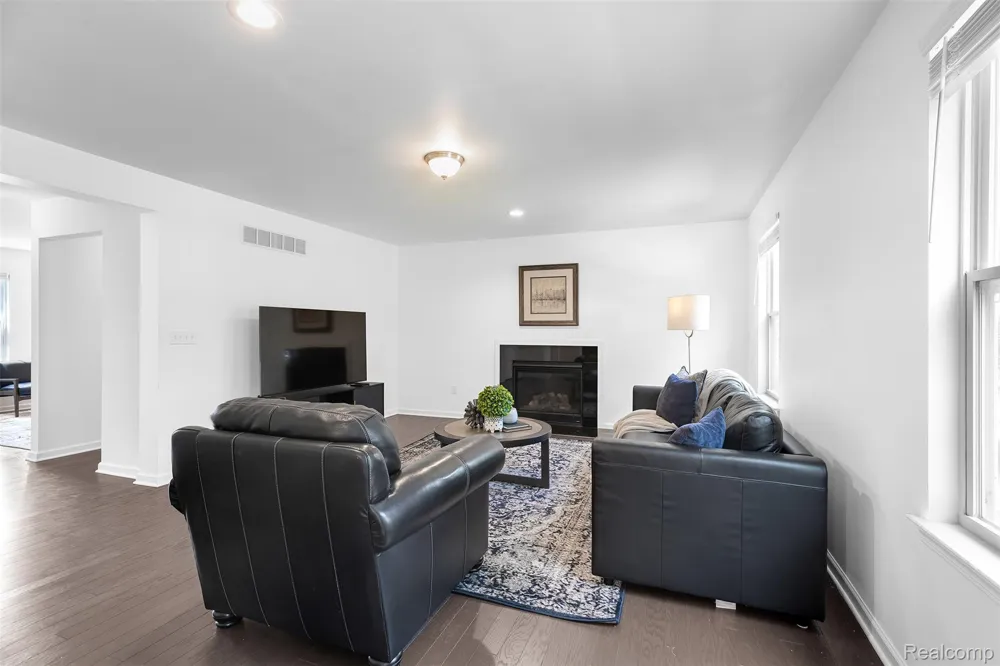 21422 Navarra Drive Lyon Charter Township, MI 48178