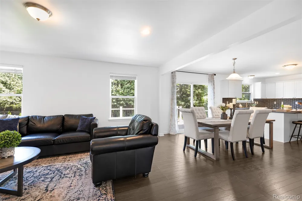 21422 Navarra Drive Lyon Charter Township, MI 48178