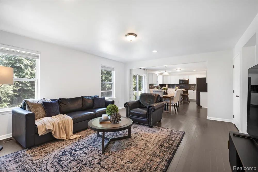 21422 Navarra Drive Lyon Charter Township, MI 48178
