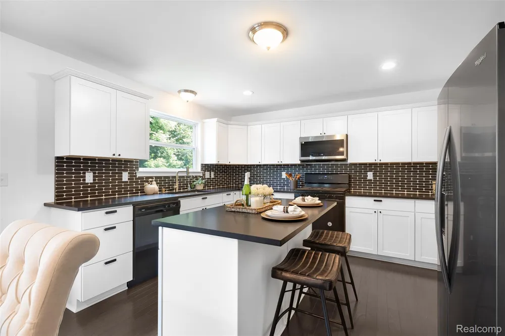 21422 Navarra Drive Lyon Charter Township, MI 48178