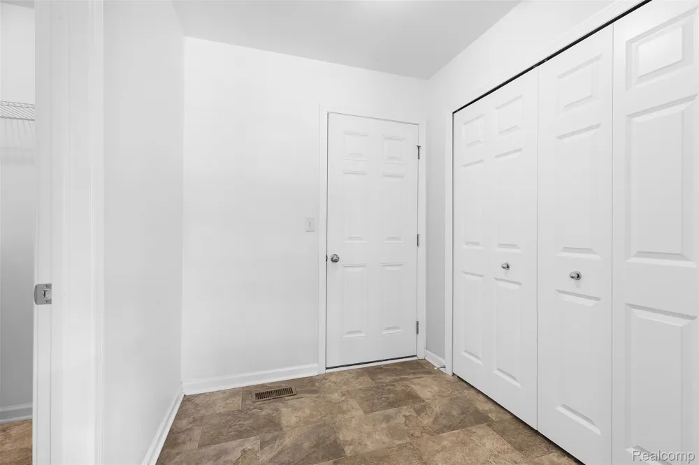21422 Navarra Drive Lyon Charter Township, MI 48178