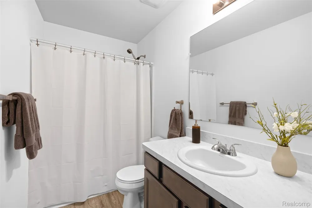 21422 Navarra Drive Lyon Charter Township, MI 48178