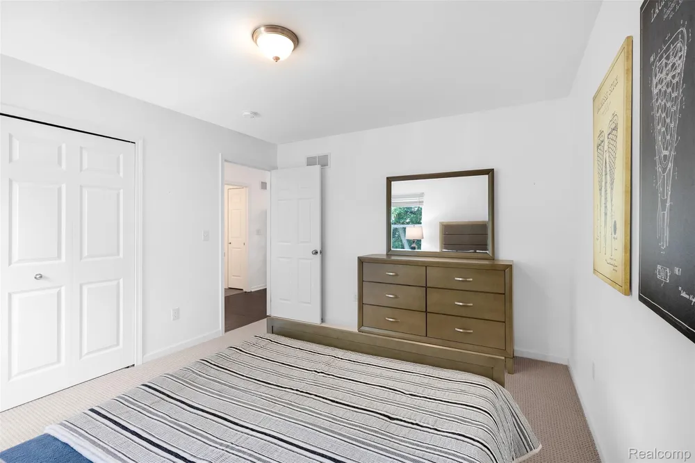 21422 Navarra Drive Lyon Charter Township, MI 48178
