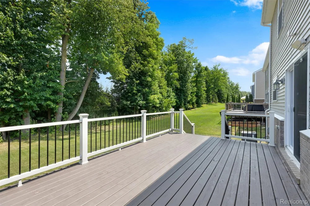 21422 Navarra Drive Lyon Charter Township, MI 48178