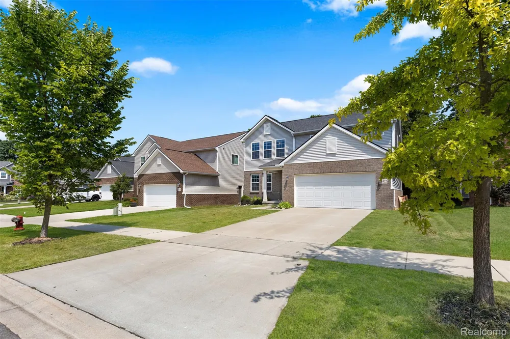 21422 Navarra Drive Lyon Charter Township, MI 48178