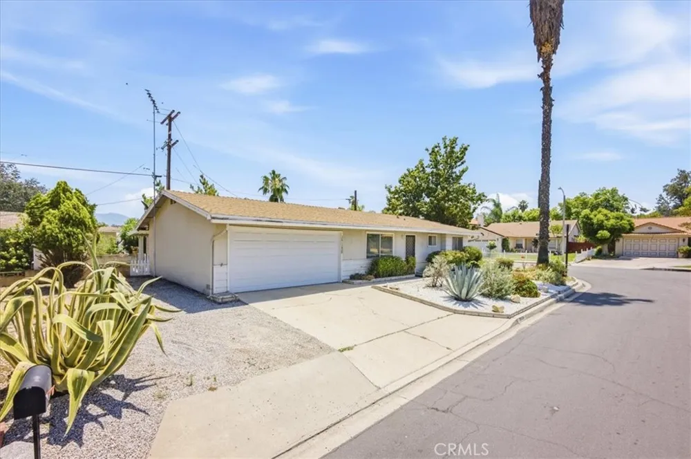 26124 New Chicago Hemet, CA 92544